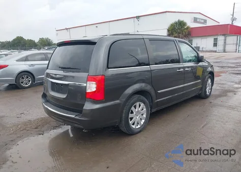 2015 Chrysler Town & Country Touring z USA, uszkodzony, nr VIN 2C4RC1BG2FR755812